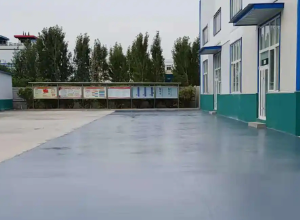 乌海彩色路面喷涂翻新的材料对冬季